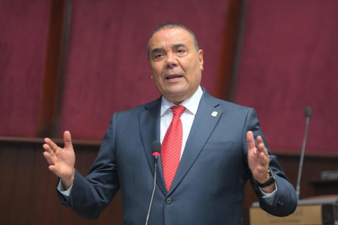 Diputado advierte deuda pública es excesiva y sume al país en sendero peligroso