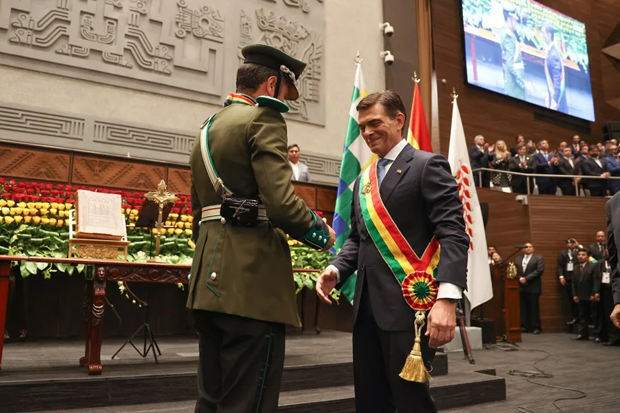 Rodrigo Paz es investido presidente de Bolivia y abre nuevo ciclo en el ...