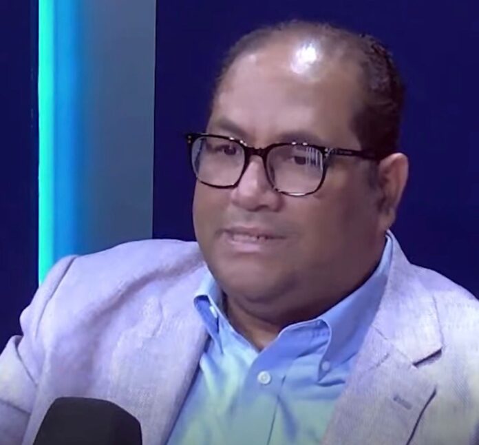 Alcalde de Sabana Grande de Boyá defiende reforma municipal y exige arreglo a calles destruidas