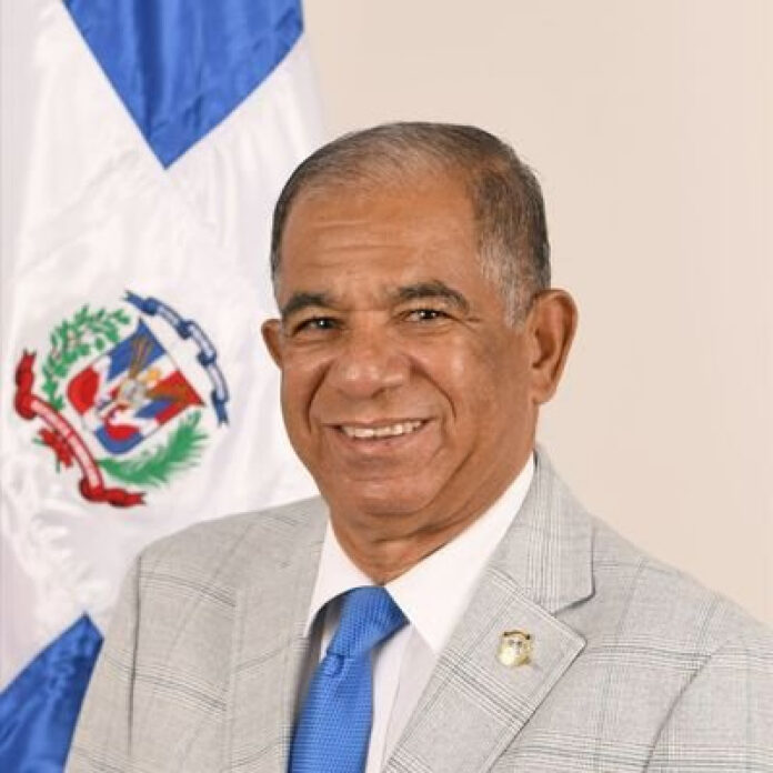 Diputado del PRM advierte a empleados que den información a medios sobre descuentos en sueldos