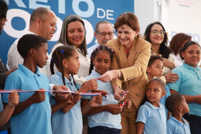 Gobierno inaugura en Azua centro educativo y CAIPI con inversión conjunta de RD$153 millones