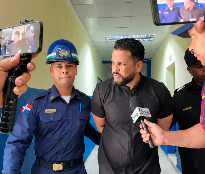 Tribunal vuelve a posponer conocimiento de coerción a médico acusado de abuso en SFM