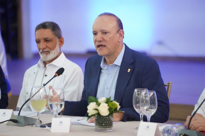 Ulises Rodríguez respalda instalación Mesa de los Cinco Pilares del Minerd