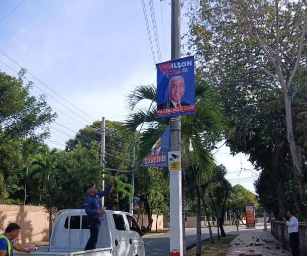 Alcaldía del DN inicia operativo para retirar propaganda irregular en espacios públicos