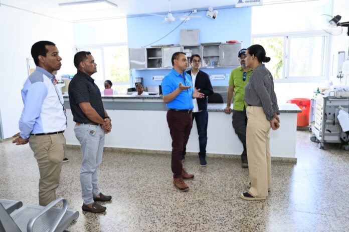 Director del SNS supervisa labores de limpieza en Centro de Atención Primaria La Yagua, Gaspar Hernández